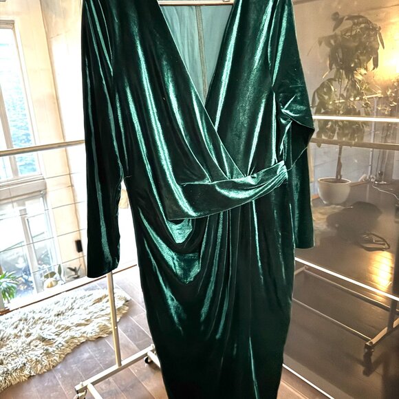 Ever New Antionette Wrap Velvet Midi Emerald Green - Picture 2 of 7